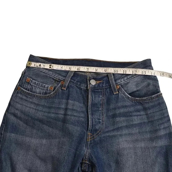 Levi's 501 Jeans Button Fly Relaxed Rolled Blue  Medium Wash Size 26 - Picture 13 of 16